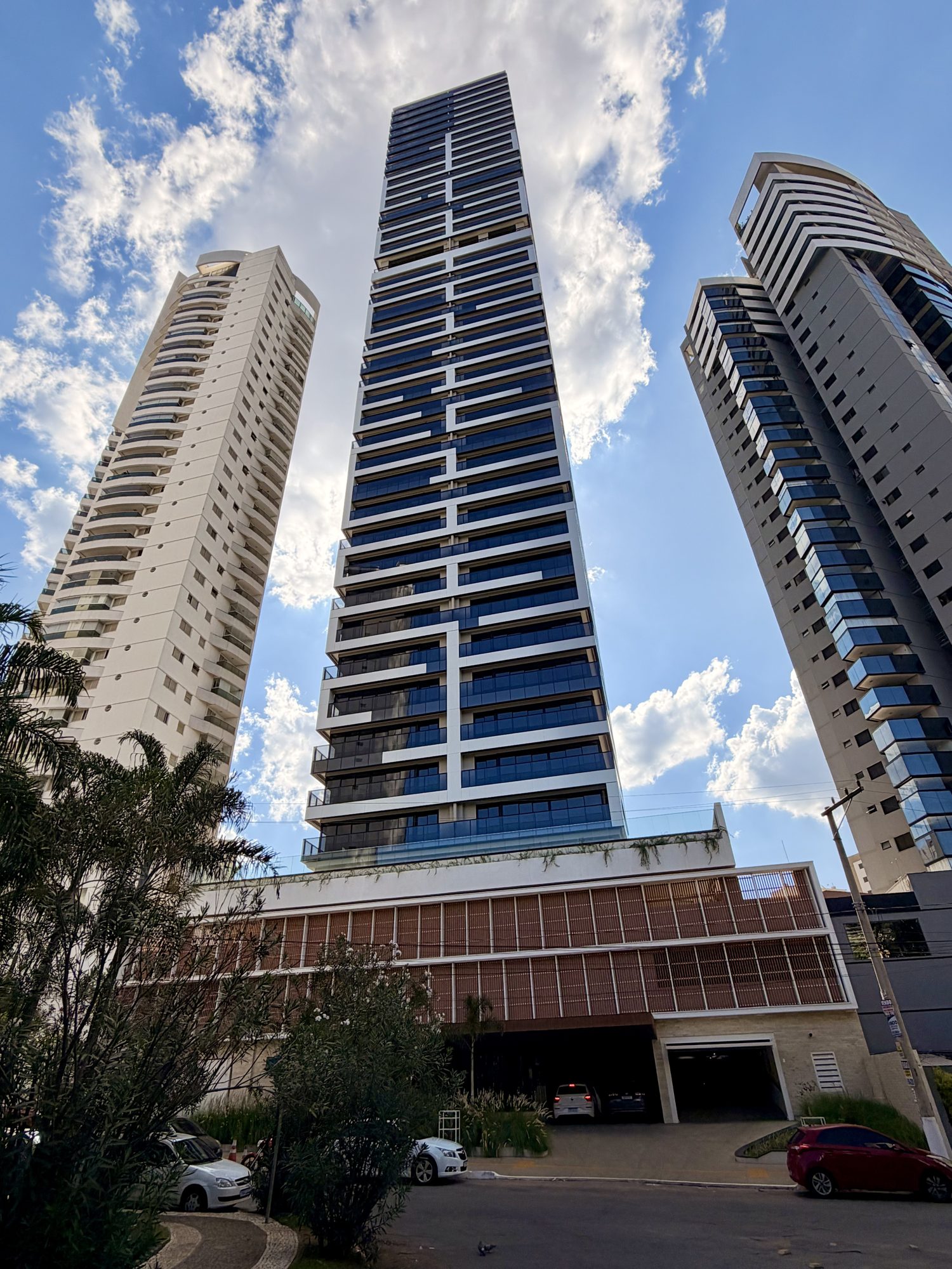 Torre vista da rua